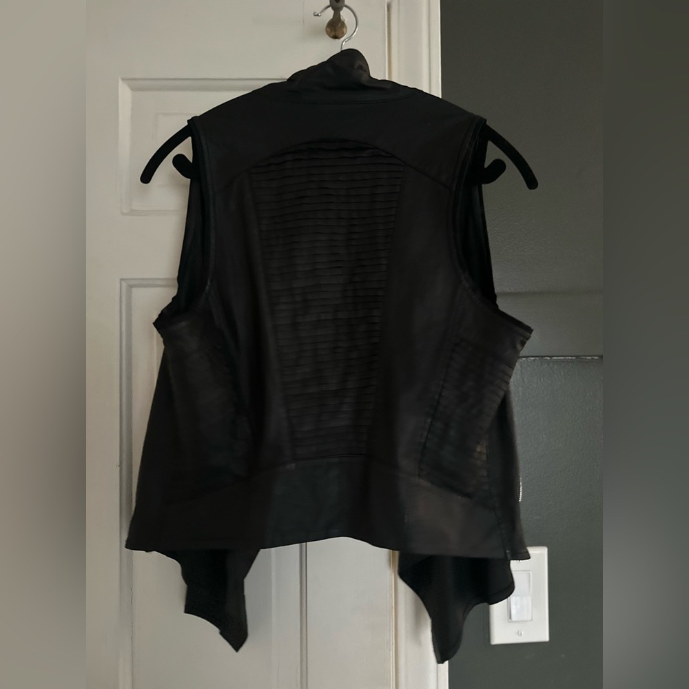 Lamarque Sarai Cowl Neck Vest 100% Leather Moto Vest Size Medium - Picture 9 of 10